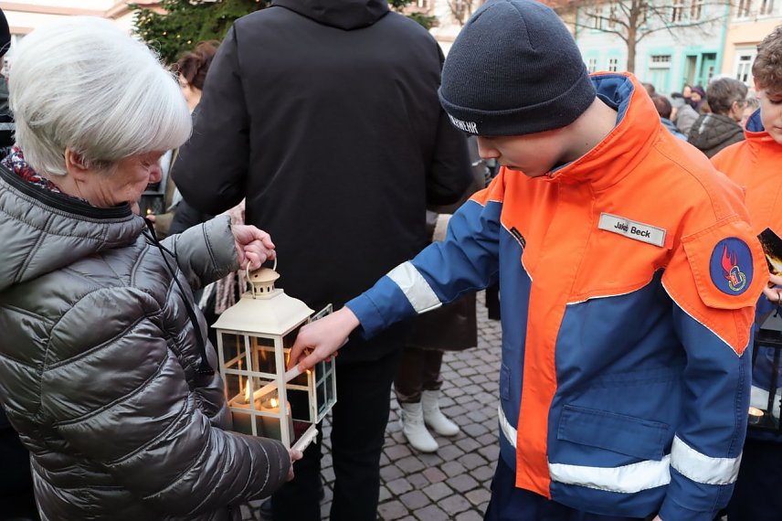 Bild: Das Friedenslicht ist in Heiligenstadt angekommen und wurde weiter verteilt
