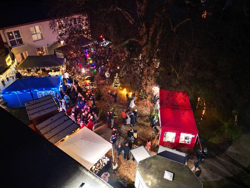 Bild: Der zweite Weihnachtsmarkt am Schlosspark in Kleinwerther