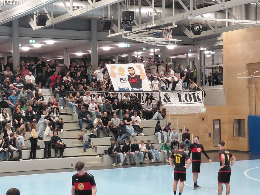 Bild: Die befreundeten Fans von Preu&szlig;en und Lok Gotha konnten &uuml;ber Platz 1 und 2 beim Salza-Cup der 2. Mannschaft jubeln