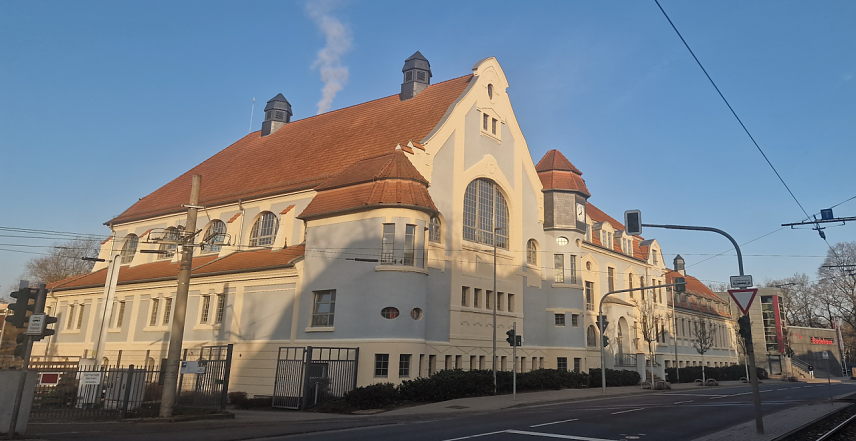 Bild: Das Badehaus Nordhausen im Licht des Morgens