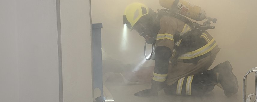 Bild: Feuerwehrleute der freiwilligen Feuerwehr Herreden bei einem &Uuml;bungseinsatz