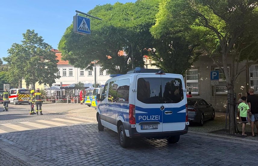 Bild: Weitr&auml;umige Absperrung der Langnsalazer Innenstadt nach einer Messerstecherei