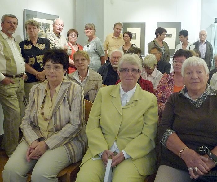Bild: Besucher der Vernissage