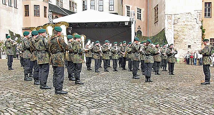Bild: Platzkonzert im Schlosshof