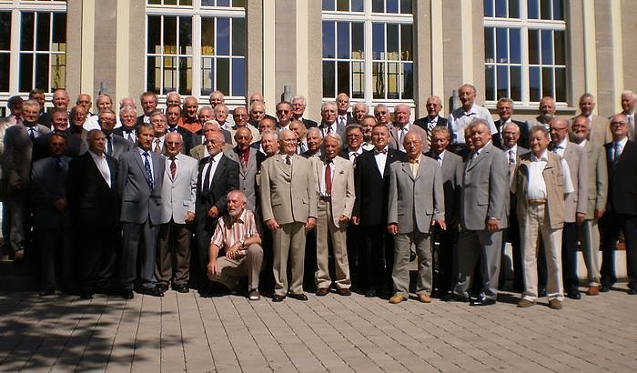Bild: Gruppenfoto im Weinberghof