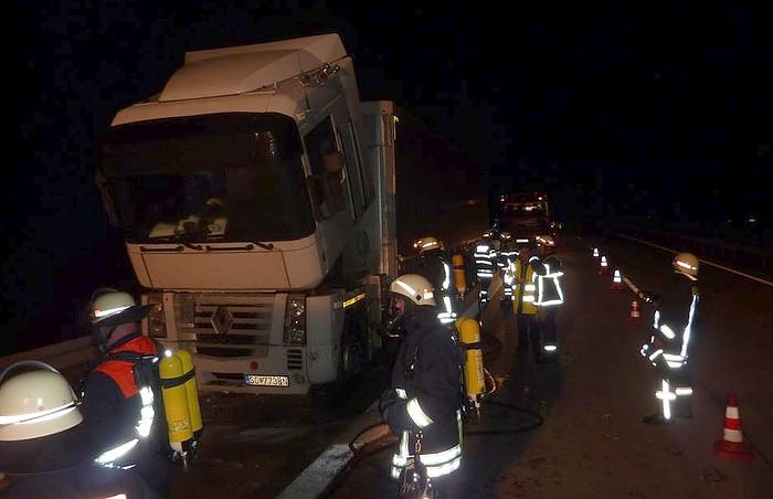 Bild: Lkw-Brand auf der A38