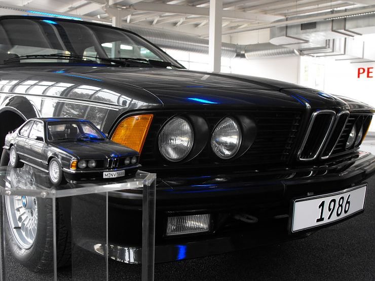 Bild: Ein alter BMW samt kleinem Bruder