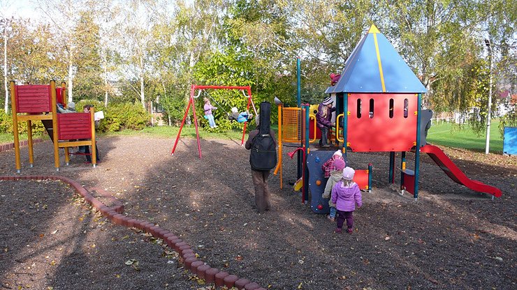 Bild: Neuer Spielplatz eingeweiht