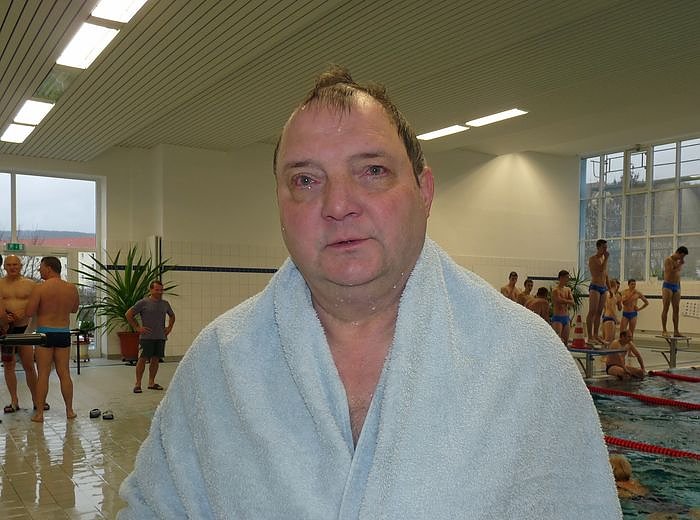 Bild: 24 Stunden Schwimmen begonnen