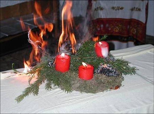 Bild: Brennender Adventskranz