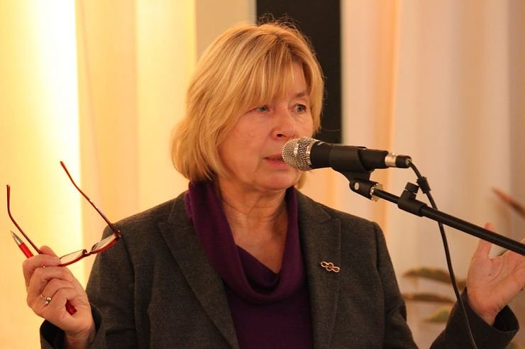 Bild: Oberb&uuml;rgermeisterin Barbara Rinke (SPD) dankt allen Beteiligten
