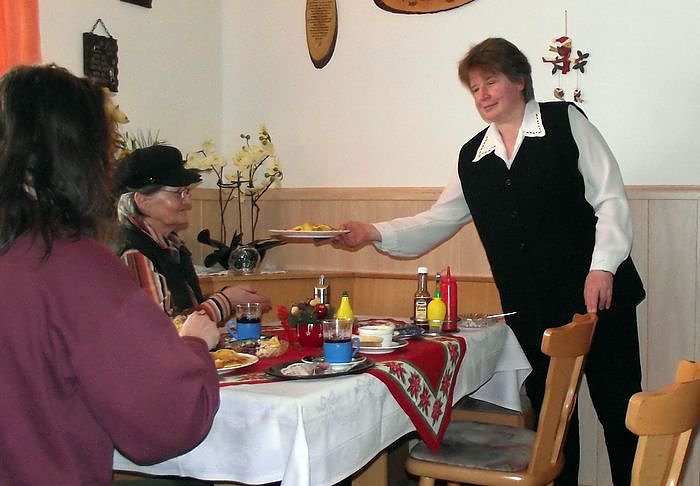 Bild: Wirtin mit Leib und Seele