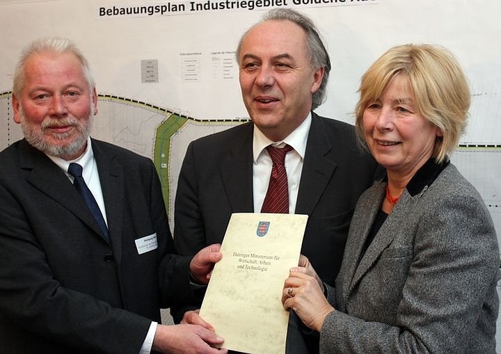 Bild: Bescheid &uuml;bergeben