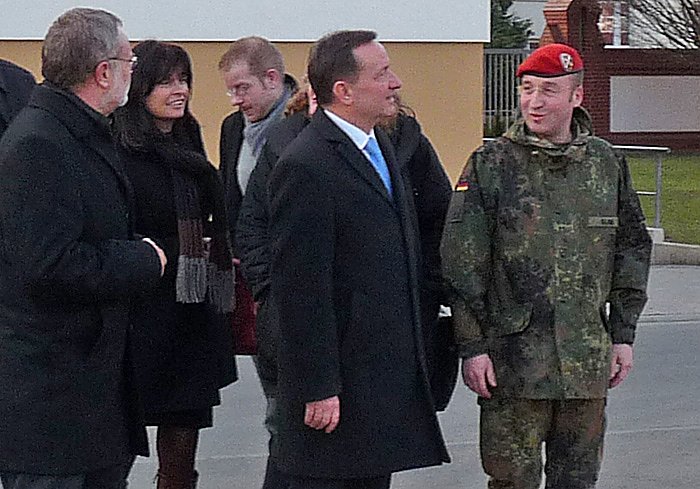 Bild: Zu Besuch in Kaserne