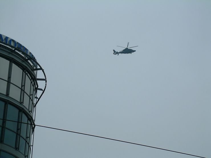 Bild: Polizeihubschrauber &uuml;ber Dresden