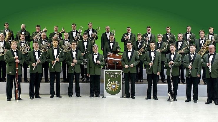 Bild: Musizierende Polizisten