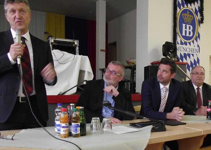 Bild: Wahlkampf beim Stammtisch