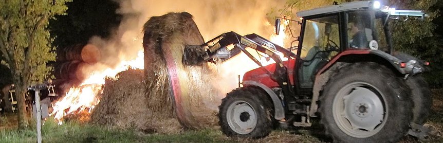 Bild: Strohballen brannten