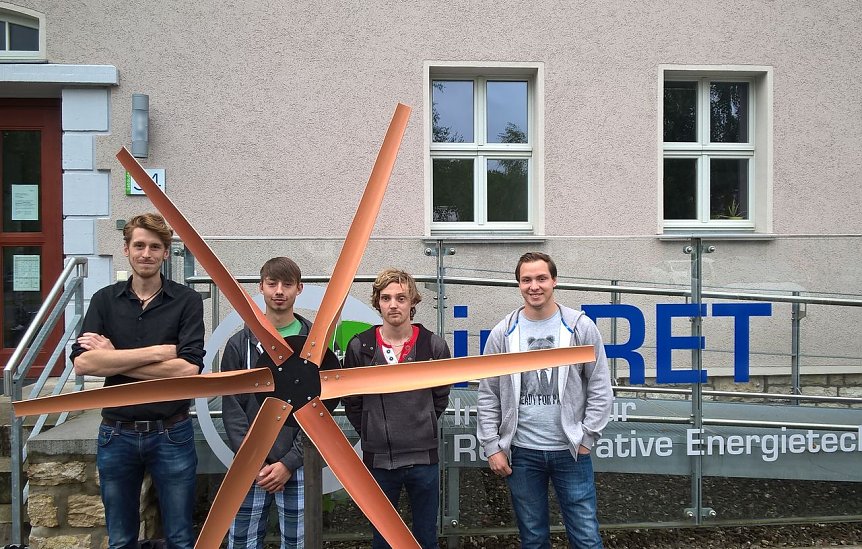 Bild: Windrad aus Schrott