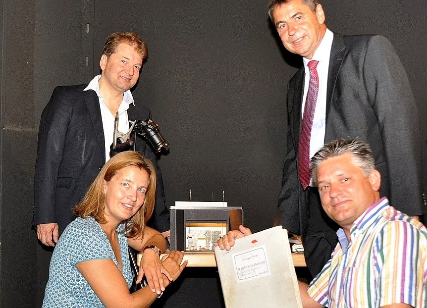 Bild: Besuch im Theater