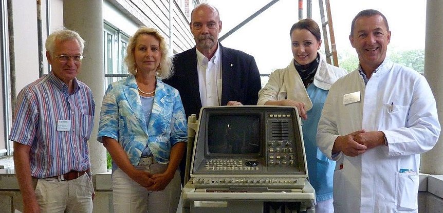 Bild: Ultraschallger&auml;t &uuml;bergeben