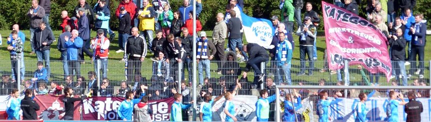 Bild: Die Spieler bedanken sich bei den Fans