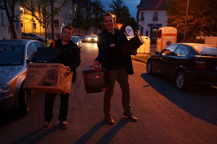 Bild: Das Forschungsteam Umwelt- und Recyclingtechnik der HSN startete in Nordhausen einen Feldversuch zum Recyclingverhalten