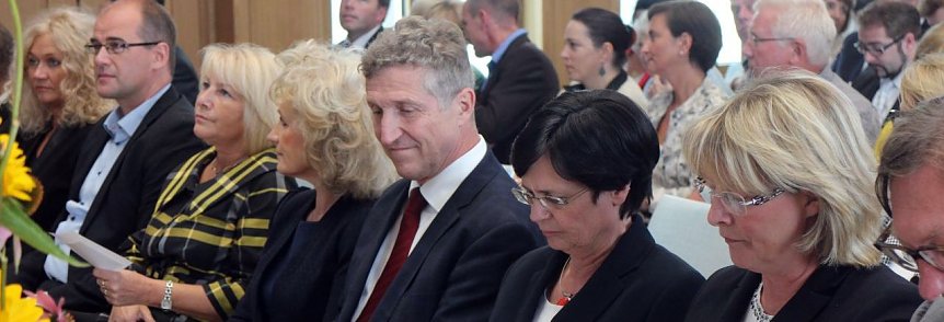Bild: Die Verantwortlichen bei der Er&ouml;ffnung des B&uuml;rgerhauses
