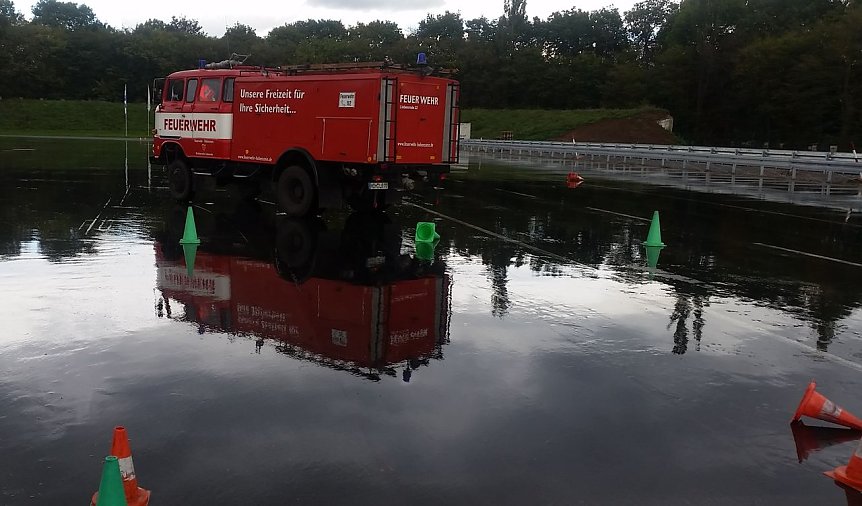 Bild: Ohne Gurt und ABS - W50-Tanker