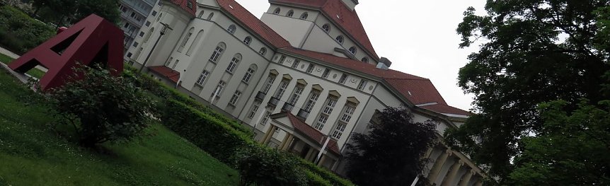 Bild: Das Bild t&auml;uscht - der Rest der Stadt befindet sich in einer finanziellen Schieflage