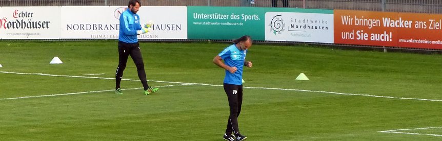 Bild: Auch Cheftrainer m&uuml;ssen sich aufw&auml;rmen