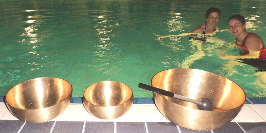 Bild: Im Wasser entspannen