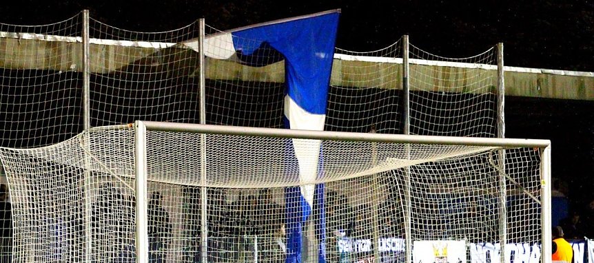 Bild: Die Fahne h&auml;ngt nach unten