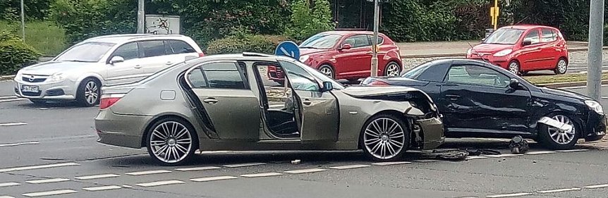 Bild: Crash auf der Halleschen Stra&szlig;e