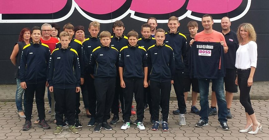 Bild: Neue Trainingsanz&uuml;ge f&uuml;r G&ouml;rsbacher Nachwuchskicker