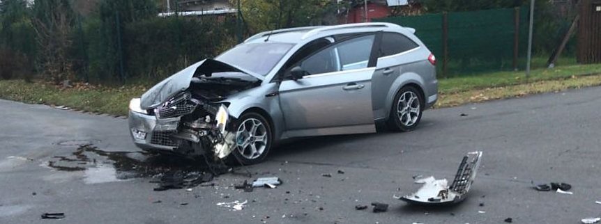 Bild: Erheblicher Schaden am Ford