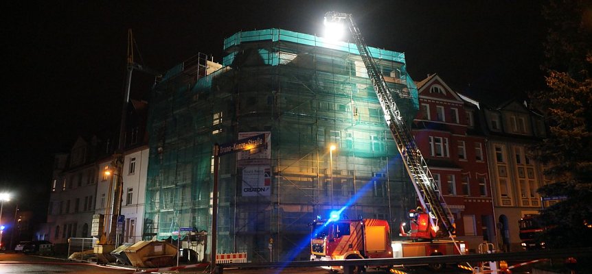 Bild: Dachstuhlbrand Cohn-Stra&szlig;e/Kunze-Stra&szlig;e