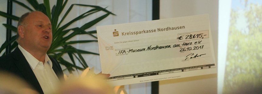 Bild: Spende &uuml;bergeben