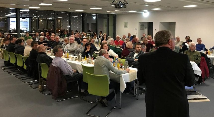 Bild: Technikvorstand Harald Eisentraut bei der Vorstellung der Projekte im n&auml;chsten Jahr