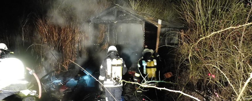 Bild: Laubenbrand in der Blum-Stra&szlig;e