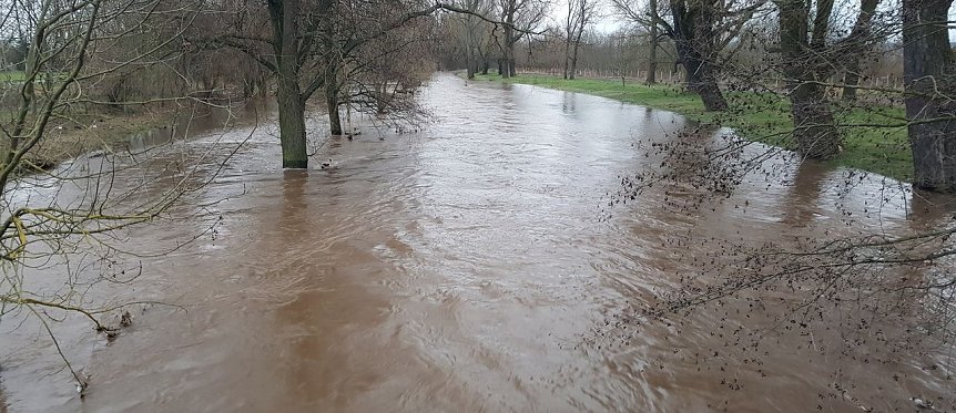 Bild: Die Zorge am Nachmittag an der immer noch gesperrten Br&uuml;cke in Bielen