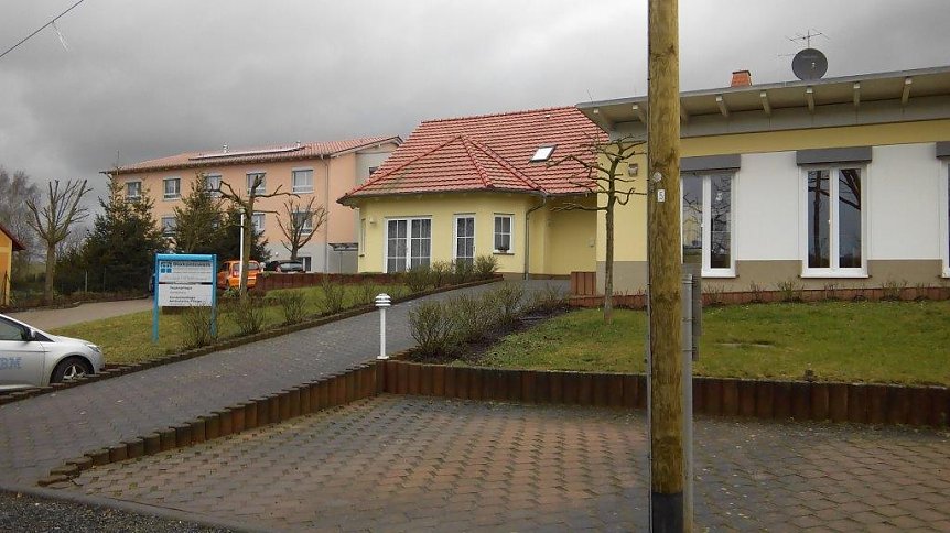 Bild: Das Objekt der Diakonie Sozialstation mit ihren drei H&auml;usern macht was her. Gepflegt, tiptop, einladend ist auch das Umfeld.