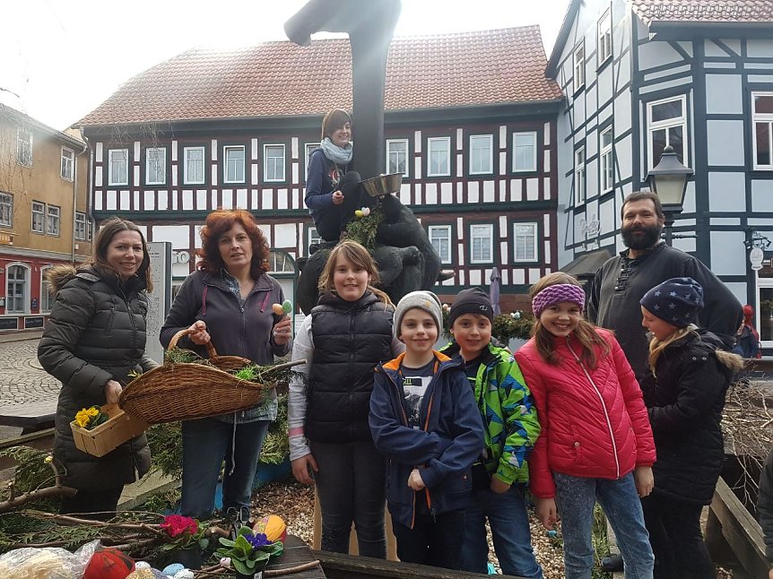 Bild: Brunnen wurde geschm&uuml;ckt