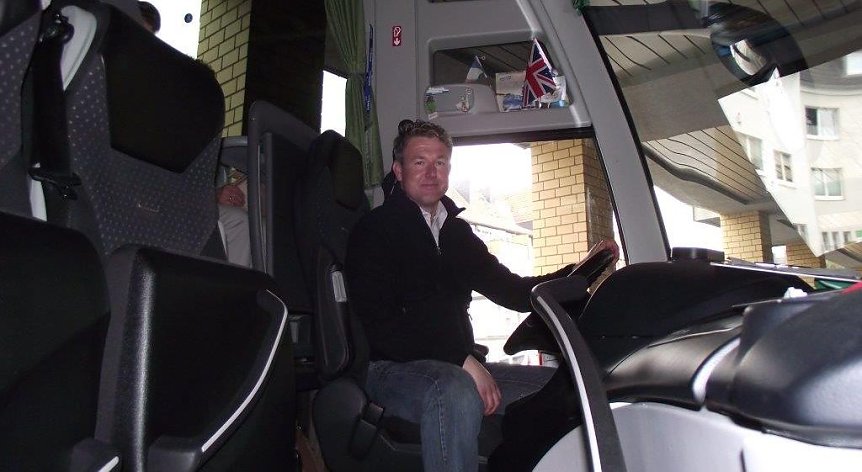 Bild: Bus fahren, fremde L&auml;nder erleben, stets zufriedene G&auml;ste an Bord � Michael Kimpel kann sich kein anderes Leben mehr vorstellen.