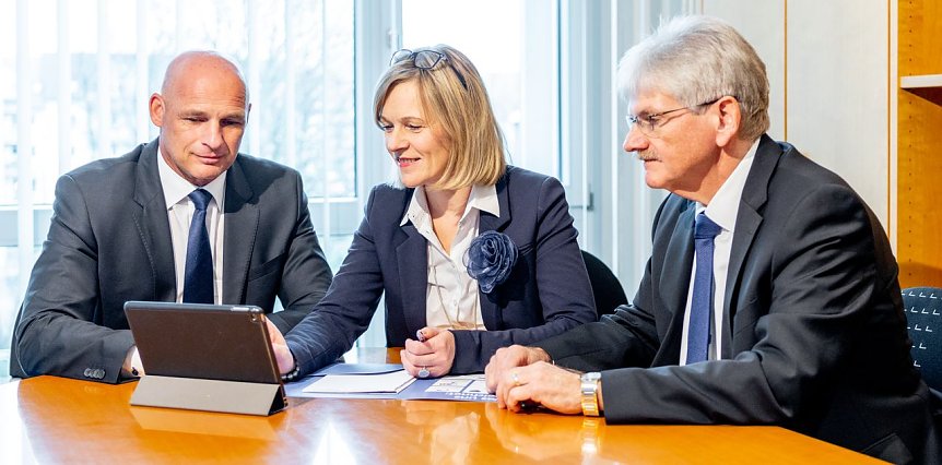 Bild: Von links: Peter Herbst, Kathrin St&uuml;rmer und Uwe Demmer