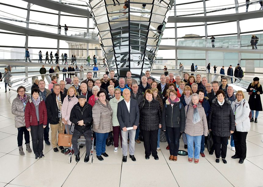 Bild: Gruppe im Bundestag