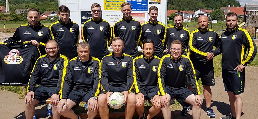 Bild: Neue Aufw&auml;rmpullover f&uuml;r die Reserve