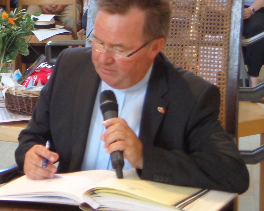 Bild: Eintrag ins Ehrenbuch der Stadt