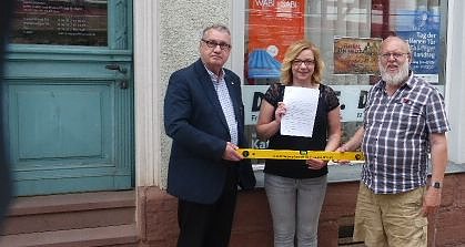 Bild: Wahlpr&uuml;fsteine &uuml;bergeben