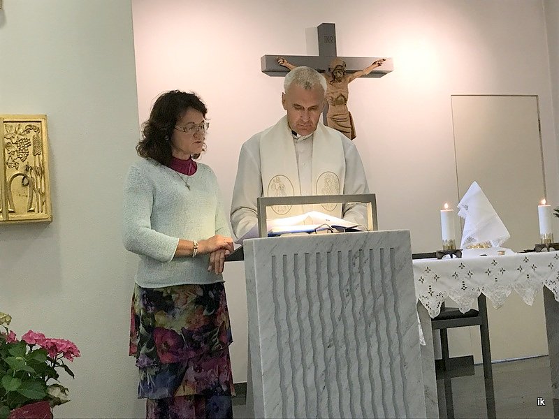 Bild: Jutta Tr&uuml;mper und Pater Dominique